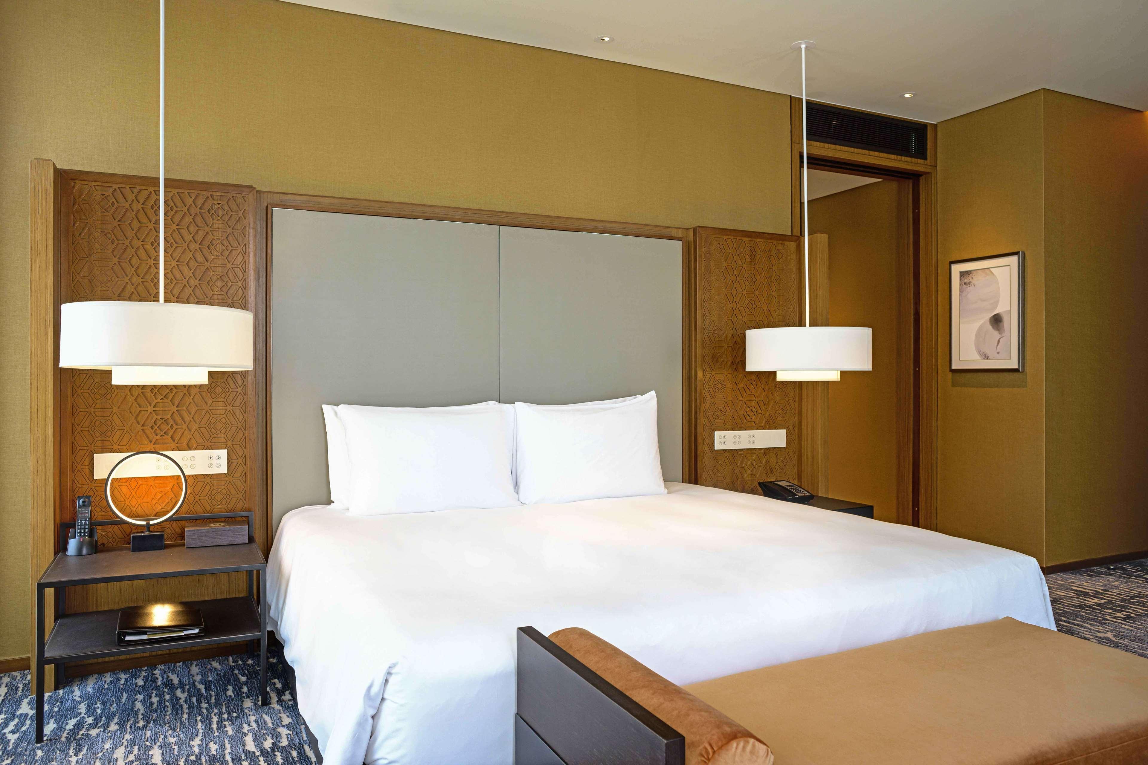 Park Hyatt Doha Hotel Exterior foto A bedroom at the hotel